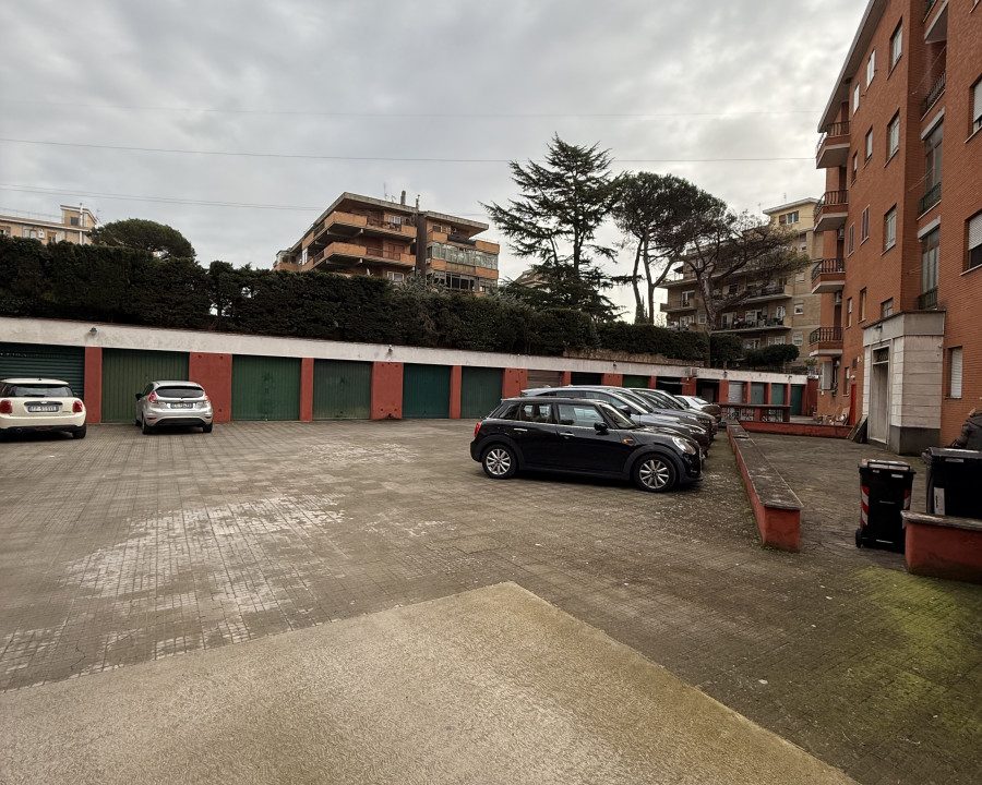 Trilocale in Vendita in Via Trionfale 11300 posto auto condominiale