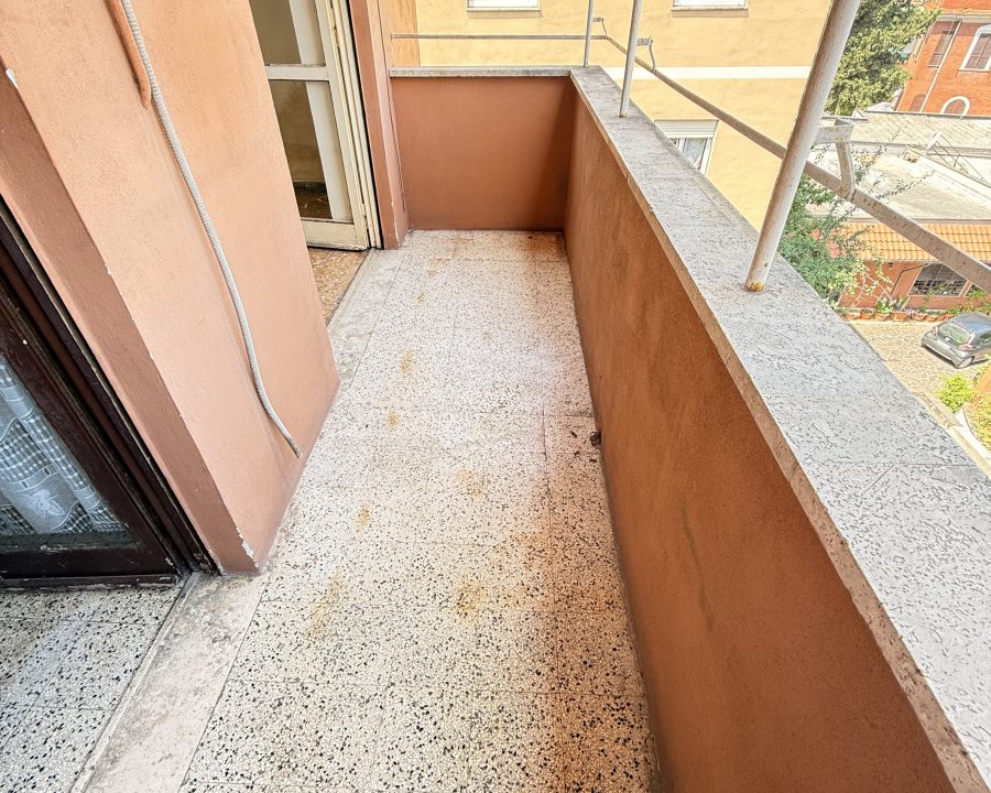 LUMINOSO TRILOCALE CON BALCONE – BRAVETTA, ROMA