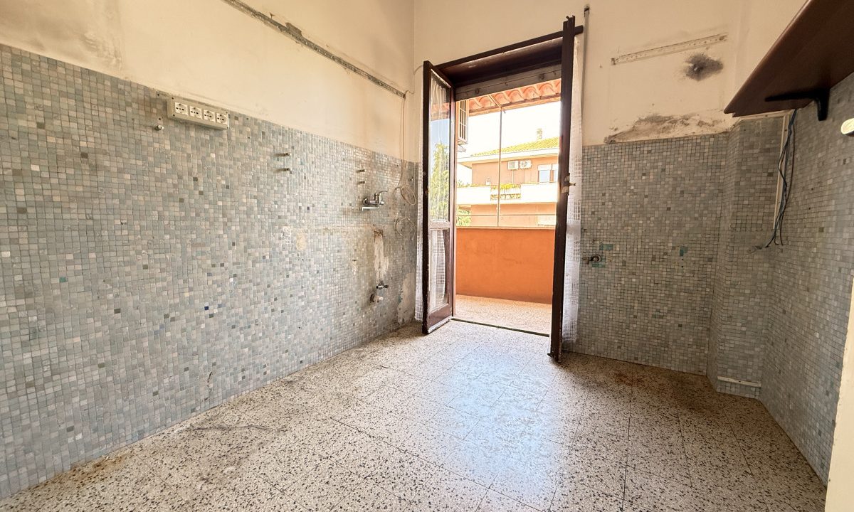 LUMINOSO TRILOCALE CON BALCONE – BRAVETTA, ROMA