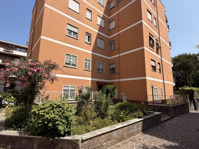 LUMINOSO TRILOCALE CON BALCONE – BRAVETTA, ROMA