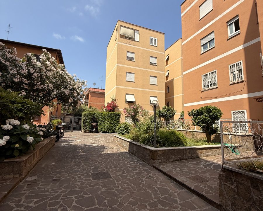 LUMINOSO TRILOCALE CON BALCONE – BRAVETTA, ROMA