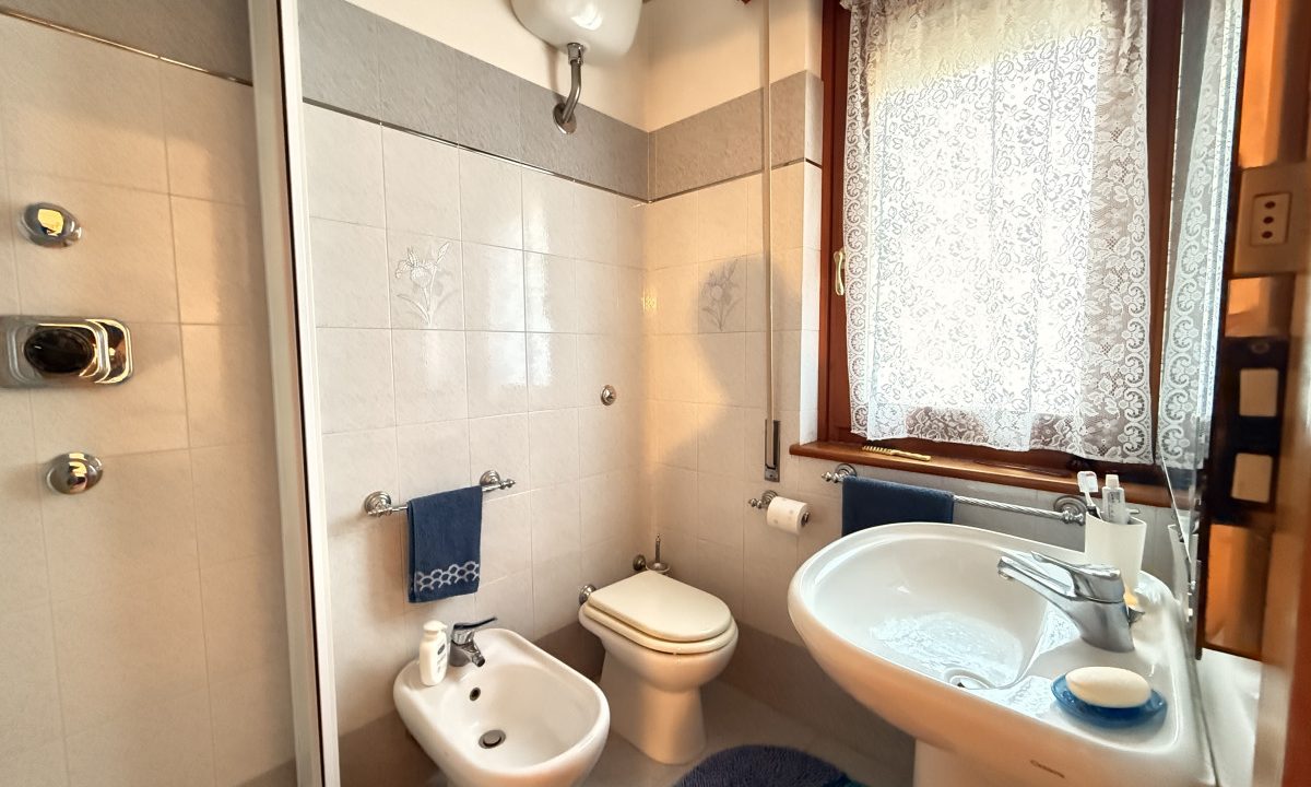 Villa Bifamiliare con Giardino e Box Auto - Bravetta | Roma