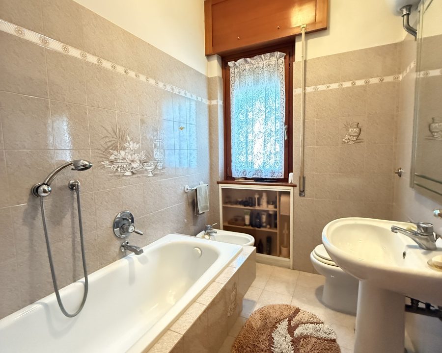 Villa Bifamiliare con Giardino e Box Auto - Bravetta | Roma