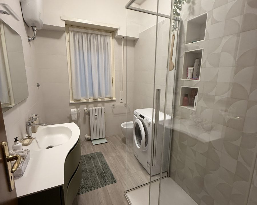 Bravetta – Via Silvestri | Ampio bilocale con balcone vivibile – Uso transitorio o foresteria