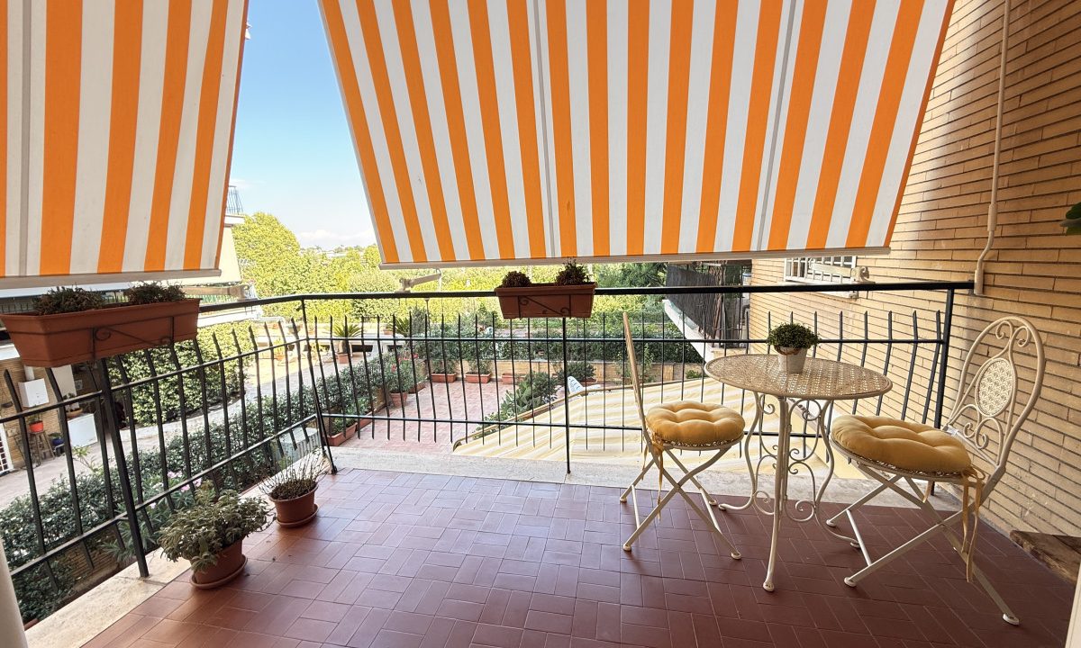 Bravetta – Via Silvestri | Ampio bilocale con balcone vivibile – Uso transitorio o foresteria
