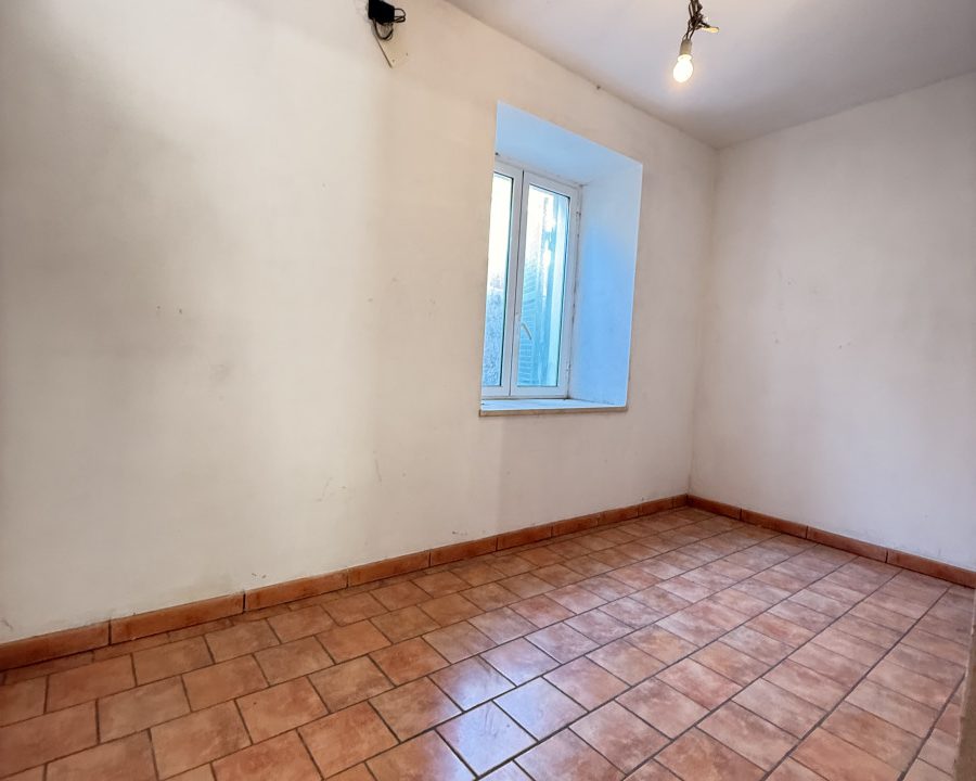 Villino cielo-terra con giardino e lastrico solare – Casetta Mattei