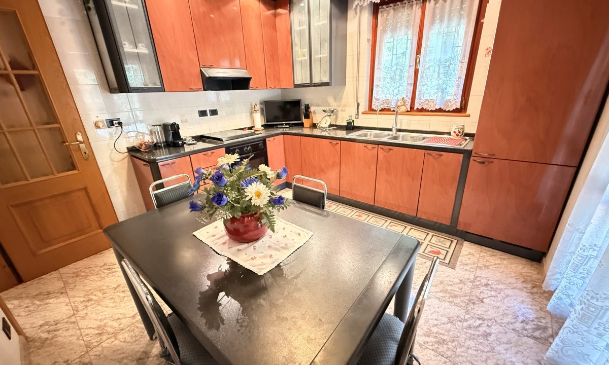 Villa Bifamiliare con Giardino e Box Auto - Bravetta | Roma