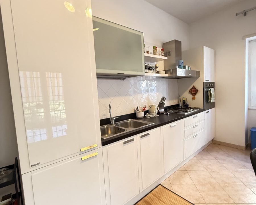 Bravetta – Via Silvestri | Ampio bilocale con balcone vivibile – Uso transitorio o foresteria