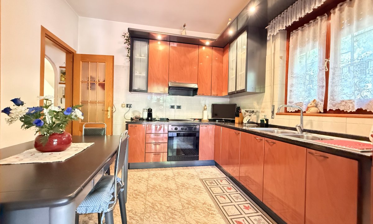 Villa Bifamiliare con Giardino e Box Auto - Bravetta | Roma