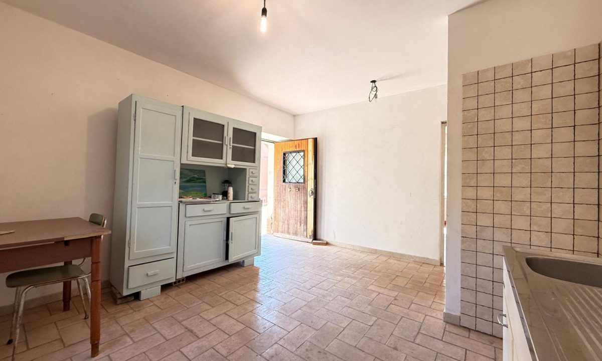 Villino cielo-terra con giardino e lastrico solare – Casetta Mattei