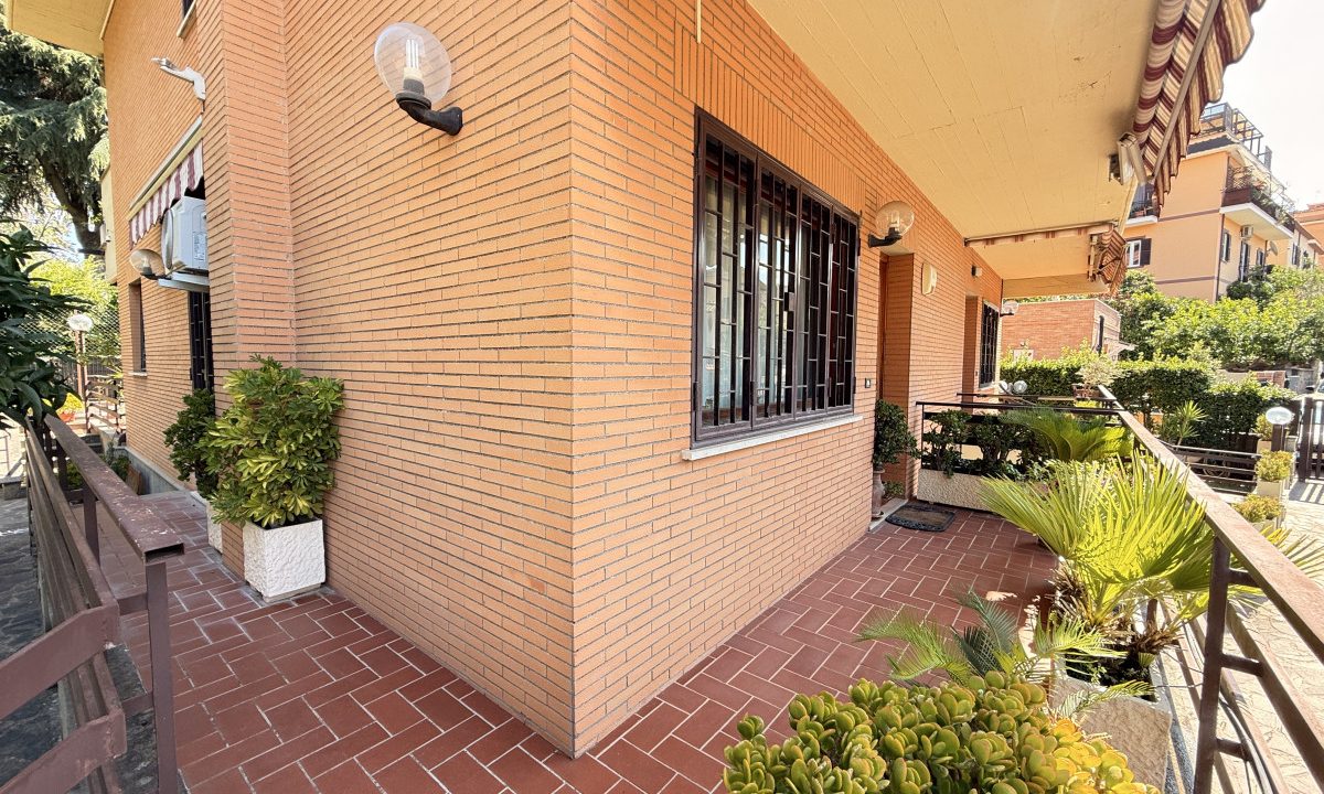 Villa Bifamiliare con Giardino e Box Auto - Bravetta | Roma