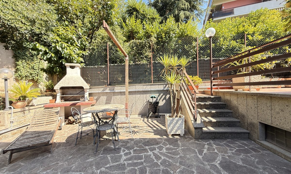 Villa Bifamiliare con Giardino e Box Auto - Bravetta | Roma