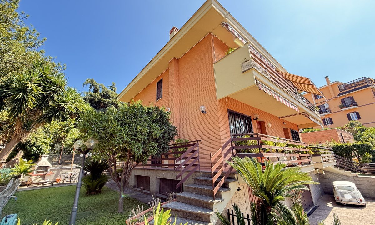 Villa Bifamiliare con Giardino e Box Auto - Bravetta | Roma