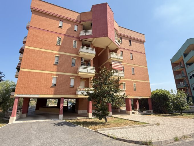 Ponte Galeria – Via di Monte Stallonara | Trilocale con box, posto auto e cantina | Classe B |