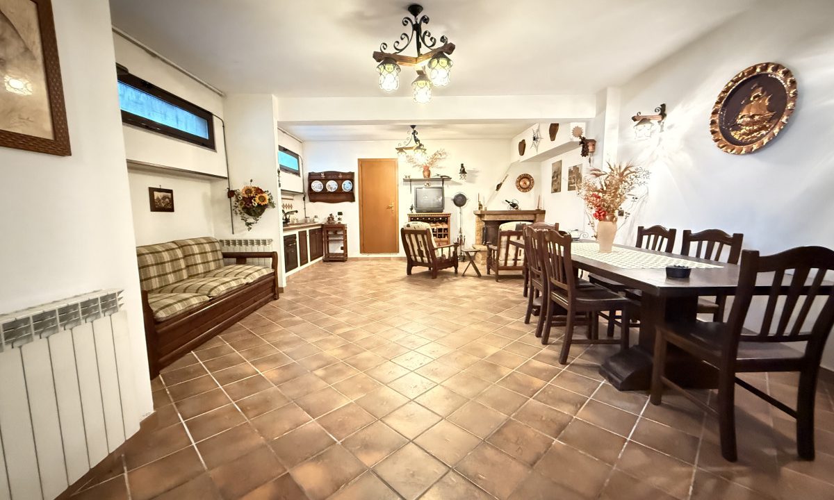 Villa Bifamiliare con Giardino e Box Auto - Bravetta | Roma