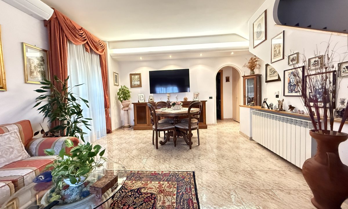 Villa Bifamiliare con Giardino e Box Auto - Bravetta | Roma