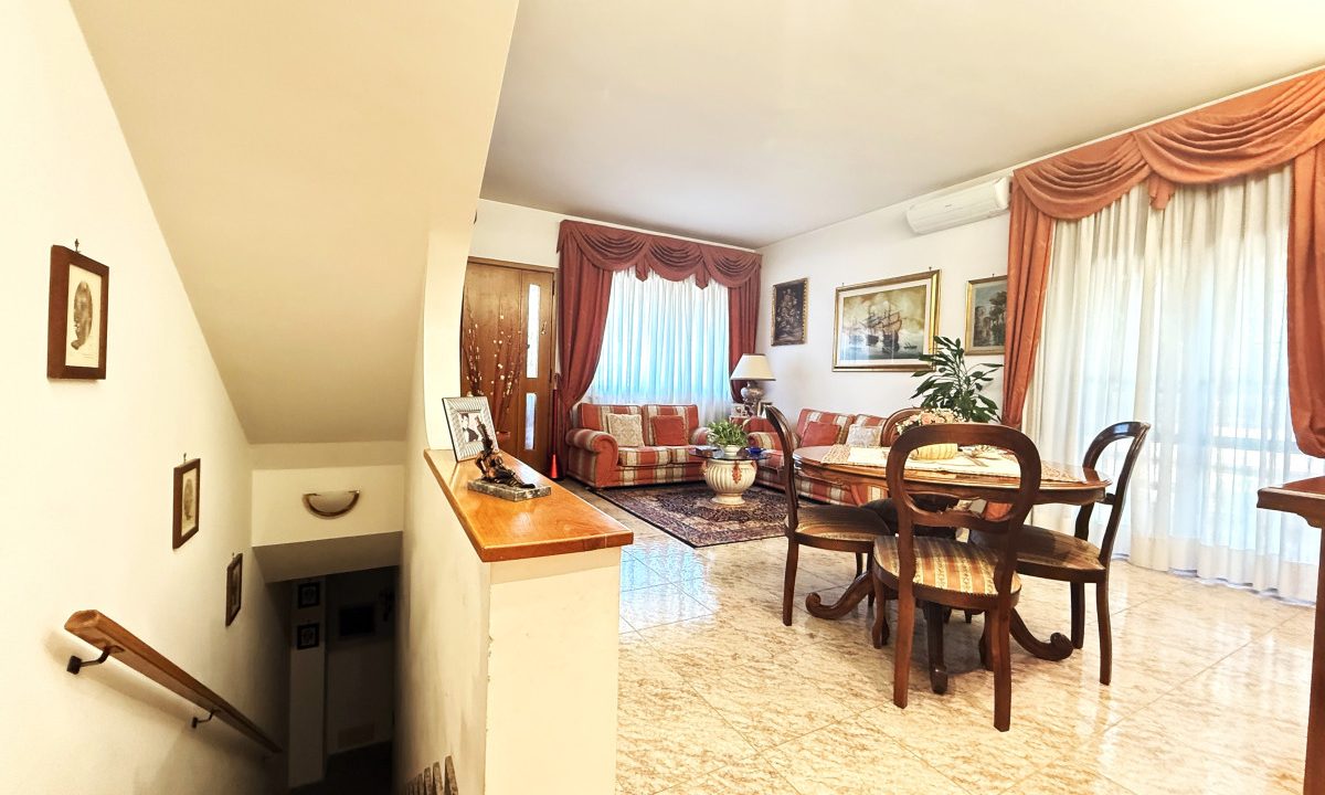 Villa Bifamiliare con Giardino e Box Auto - Bravetta | Roma