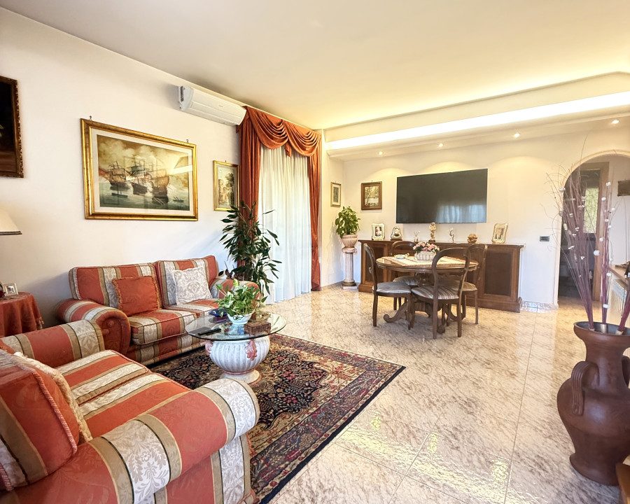 Villa Bifamiliare con Giardino e Box Auto - Bravetta | Roma