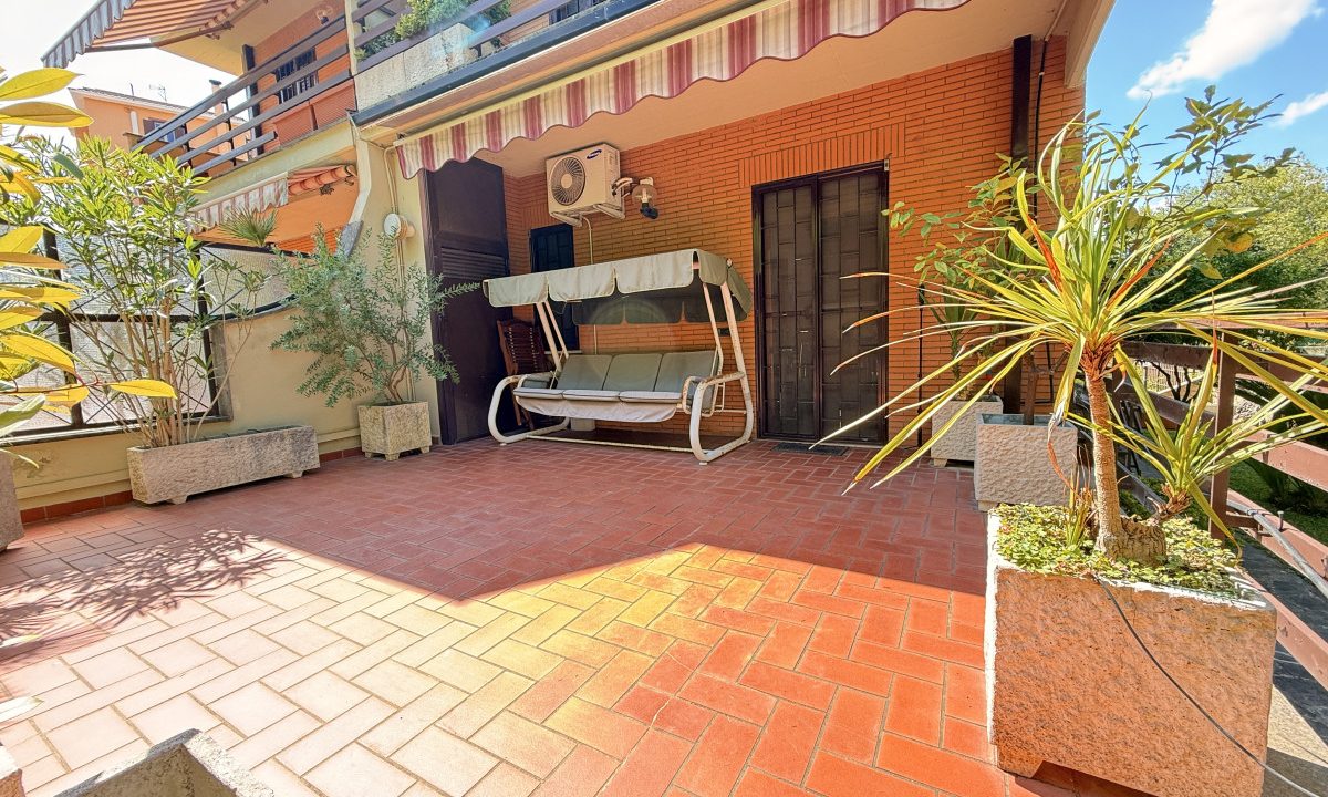 Villa Bifamiliare con Giardino e Box Auto - Bravetta | Roma