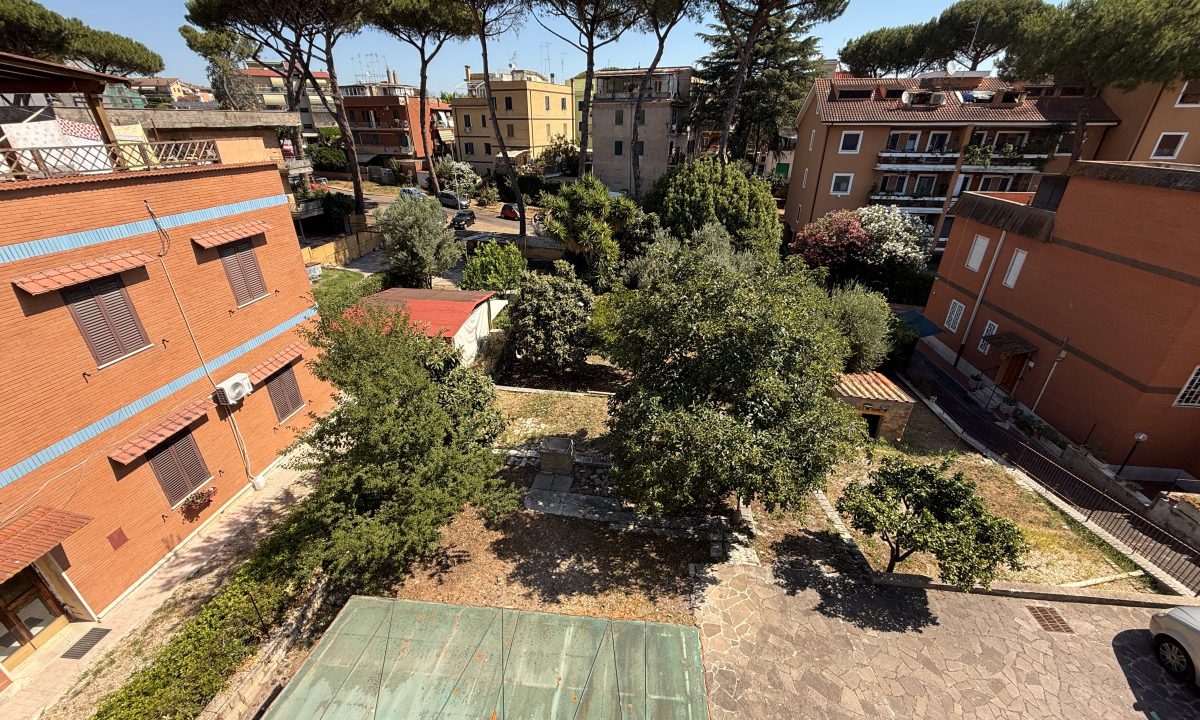 Villino cielo-terra con giardino e lastrico solare – Casetta Mattei