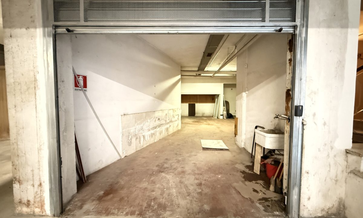 LOCALE DI 100 MQ C/6 - AUTORIMESSA