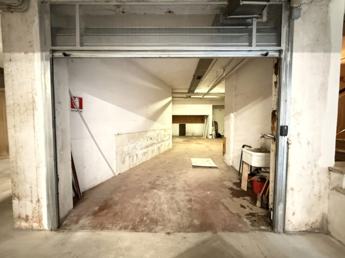 LOCALE DI 100 MQ C/6 - AUTORIMESSA