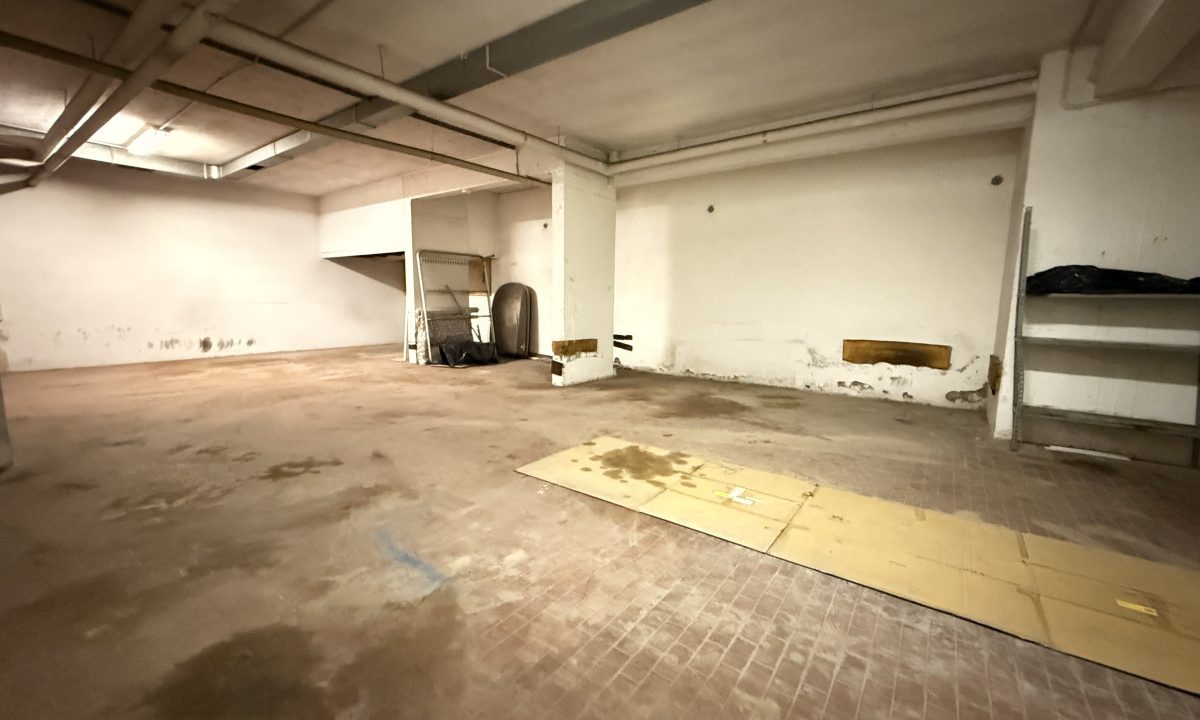 LOCALE DI 100 MQ C/6 - AUTORIMESSA