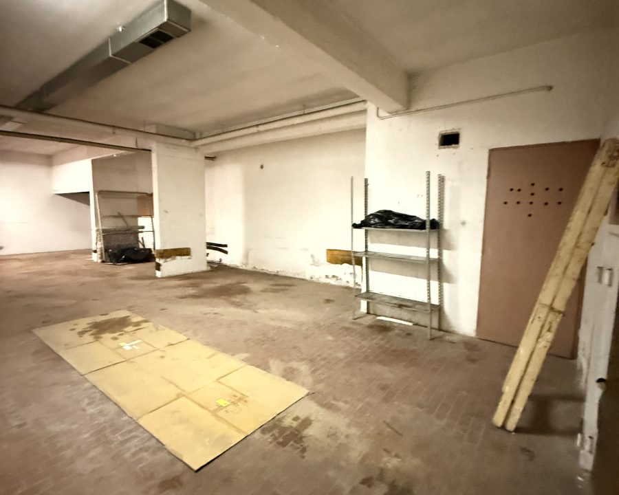 LOCALE DI 100 MQ C/6 - AUTORIMESSA