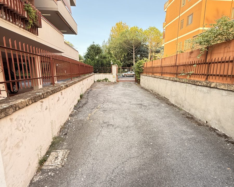 LOCALE DI 100 MQ C/6 - AUTORIMESSA