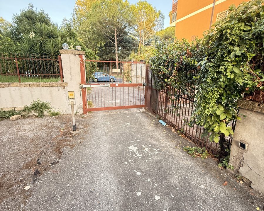 LOCALE DI 100 MQ C/6 - AUTORIMESSA