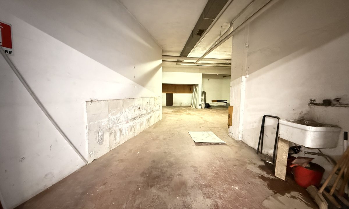 LOCALE DI 100 MQ C/6 - AUTORIMESSA
