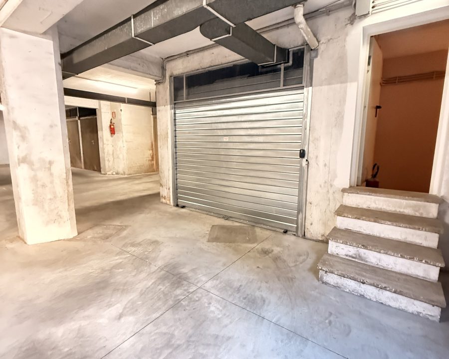LOCALE DI 100 MQ C/6 - AUTORIMESSA