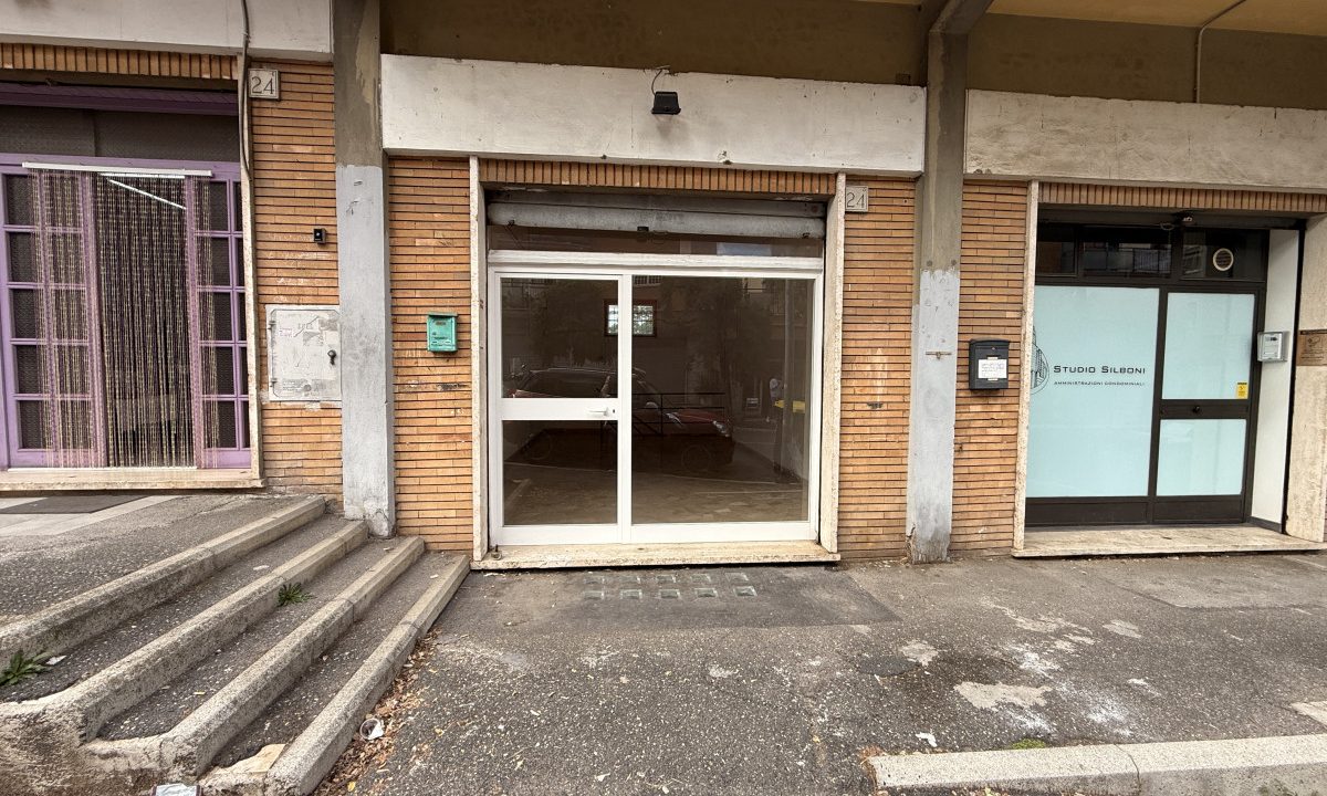LOCALE IN AFFITTO IN VIA SAN PANTALEO CAMPANO