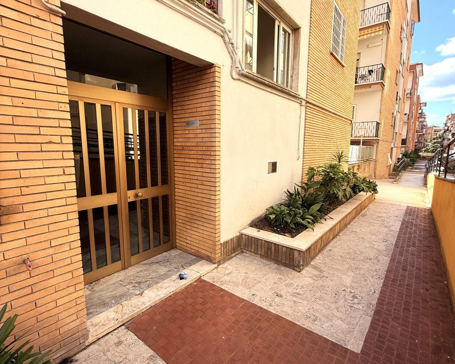 Appartamento in Vendita a Roma in Via dei Carraresi