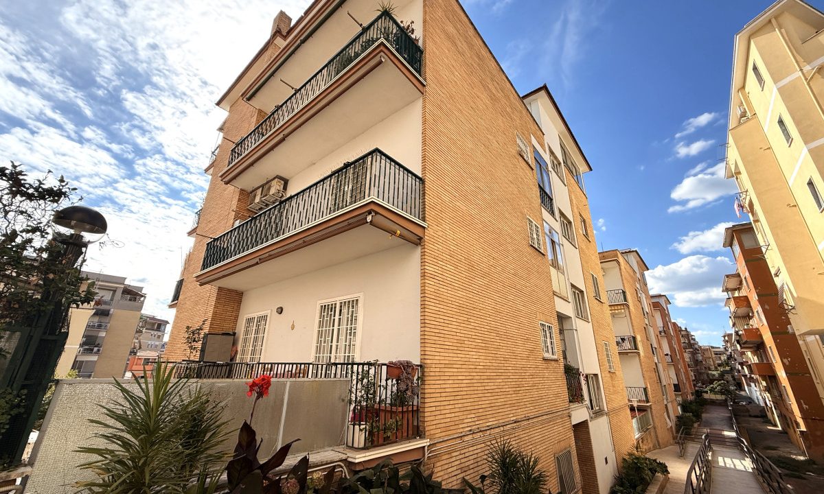 Appartamento in Vendita a Roma in Via dei Carraresi