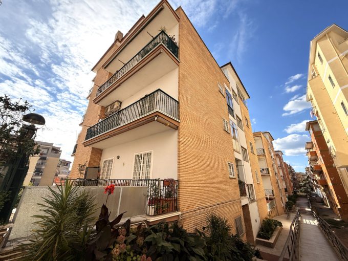 Appartamento in Vendita a Roma in Via dei Carraresi
