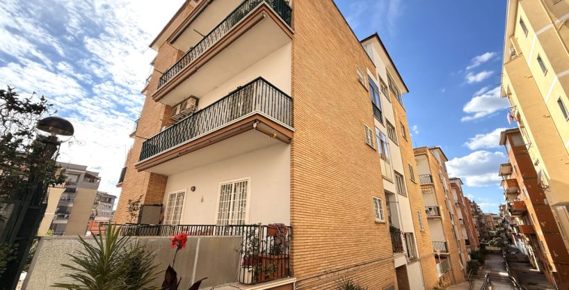 Appartamento in Vendita a Roma in Via dei Carraresi