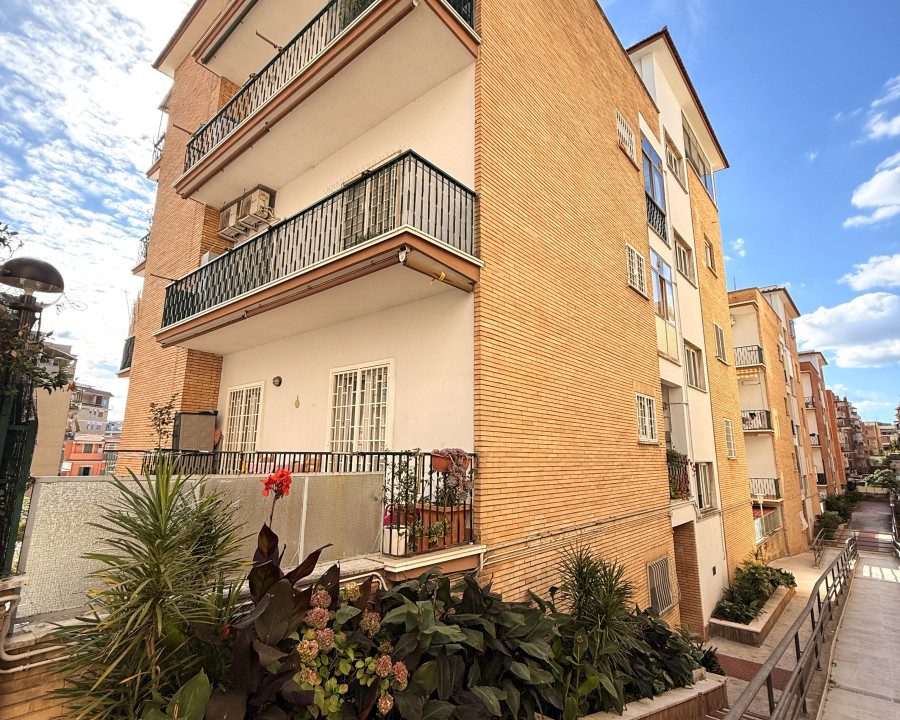 Appartamento in Vendita a Roma in Via dei Carraresi
