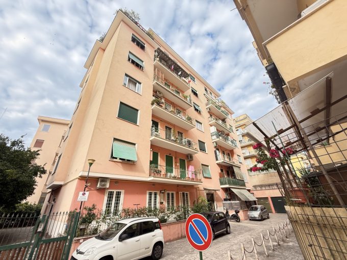 TRILOCALE IN VENDITA IN VIA EDOARDO JENNER