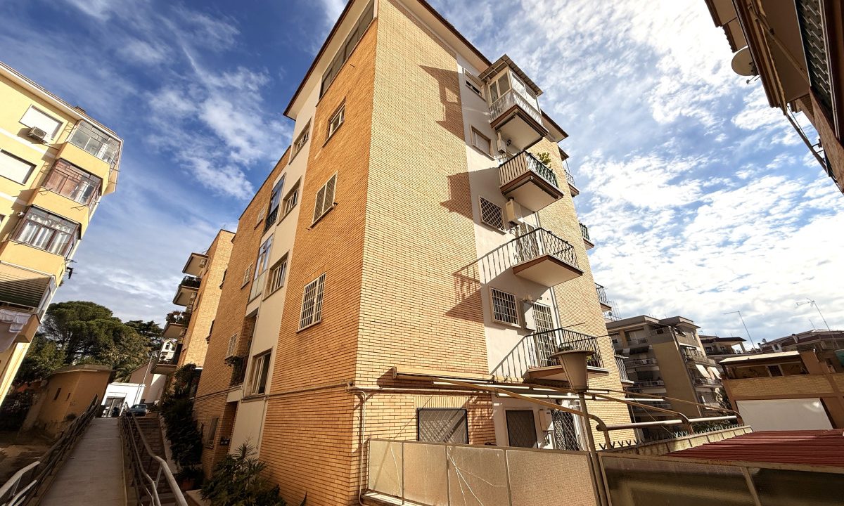 Appartamento in Vendita a Roma in Via dei Carraresi