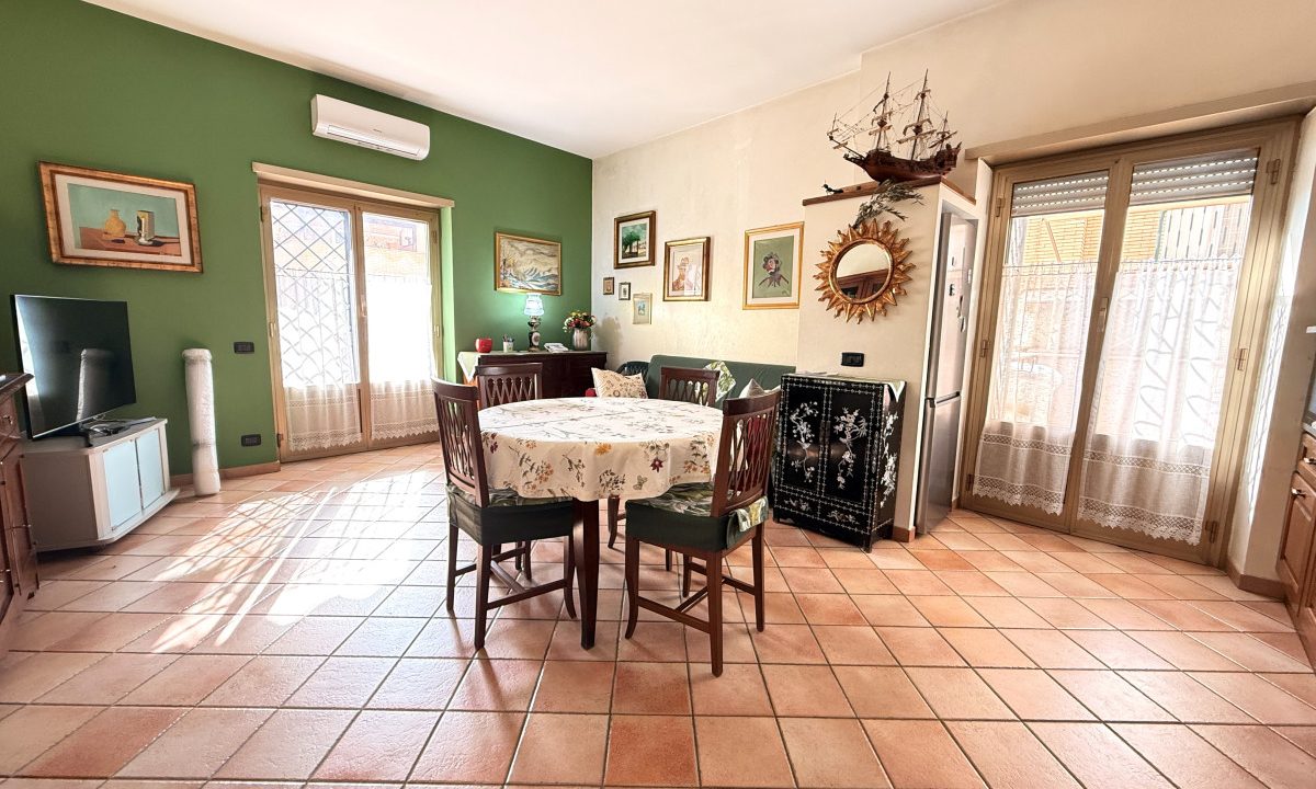Appartamento in Vendita a Roma in Via dei Carraresi