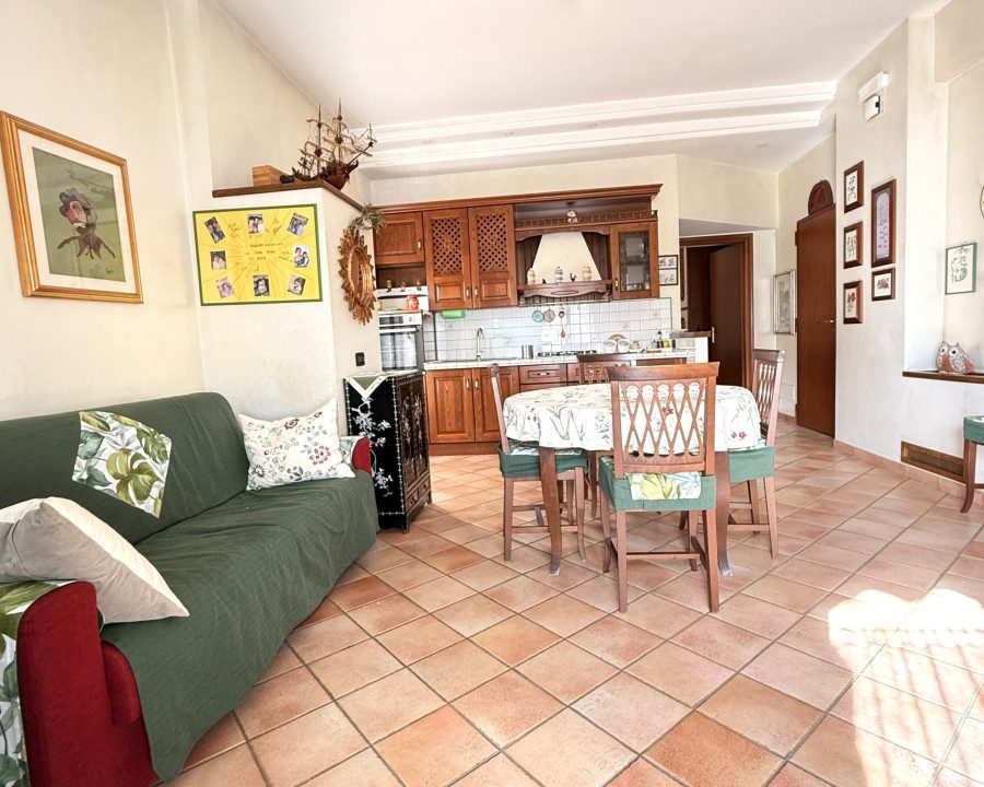 Appartamento in Vendita a Roma in Via dei Carraresi