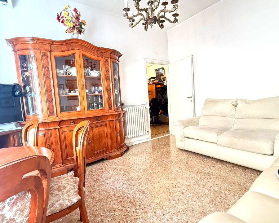 TRILOCALE IN VENDITA IN VIA EDOARDO JENNER