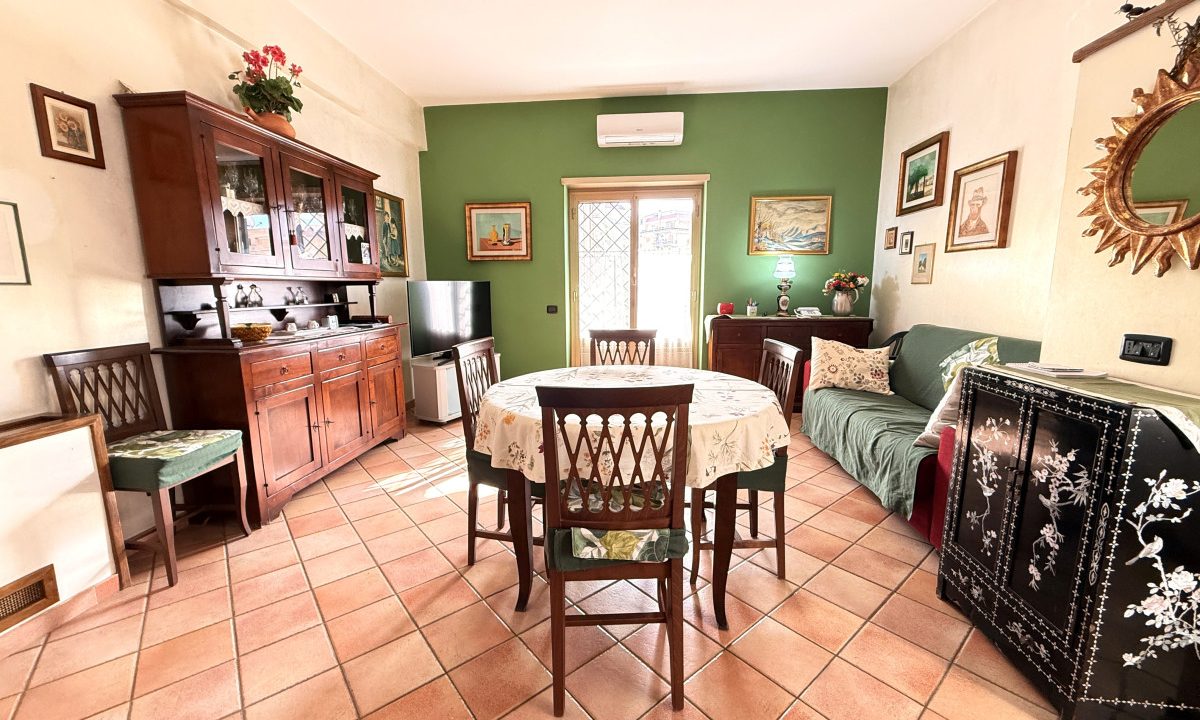 Appartamento in Vendita a Roma in Via dei Carraresi