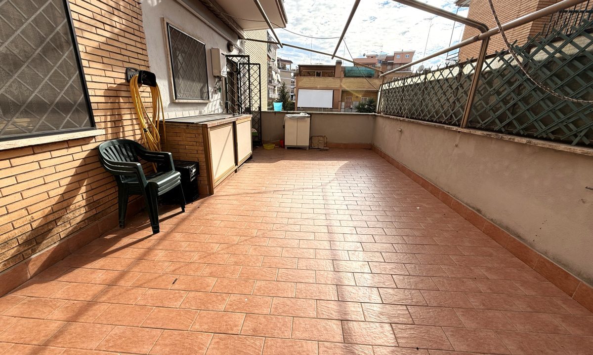 Appartamento in Vendita a Roma in Via dei Carraresi