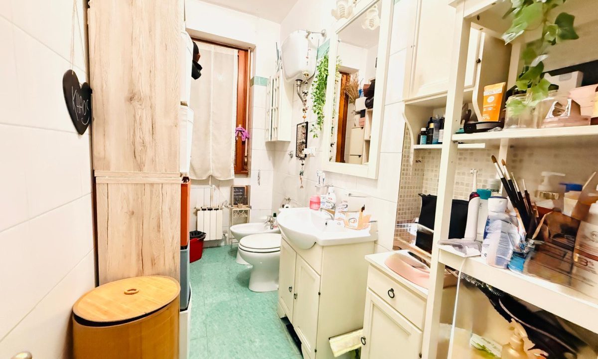 Ampio Bilocale in Vendita in Via Arnaldo Foschini - Roma