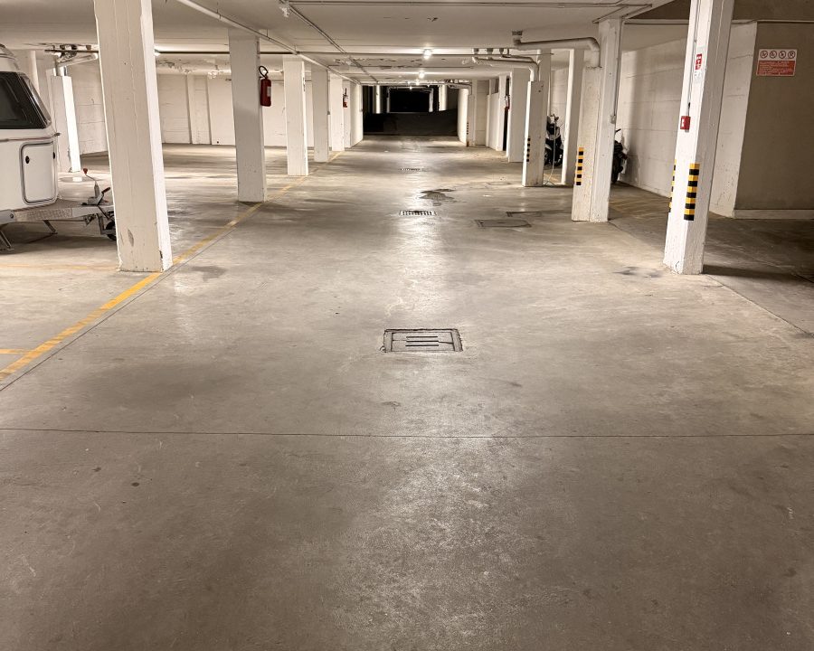 Ampio Bilocale in Vendita in Via Arnaldo Foschini - Roma