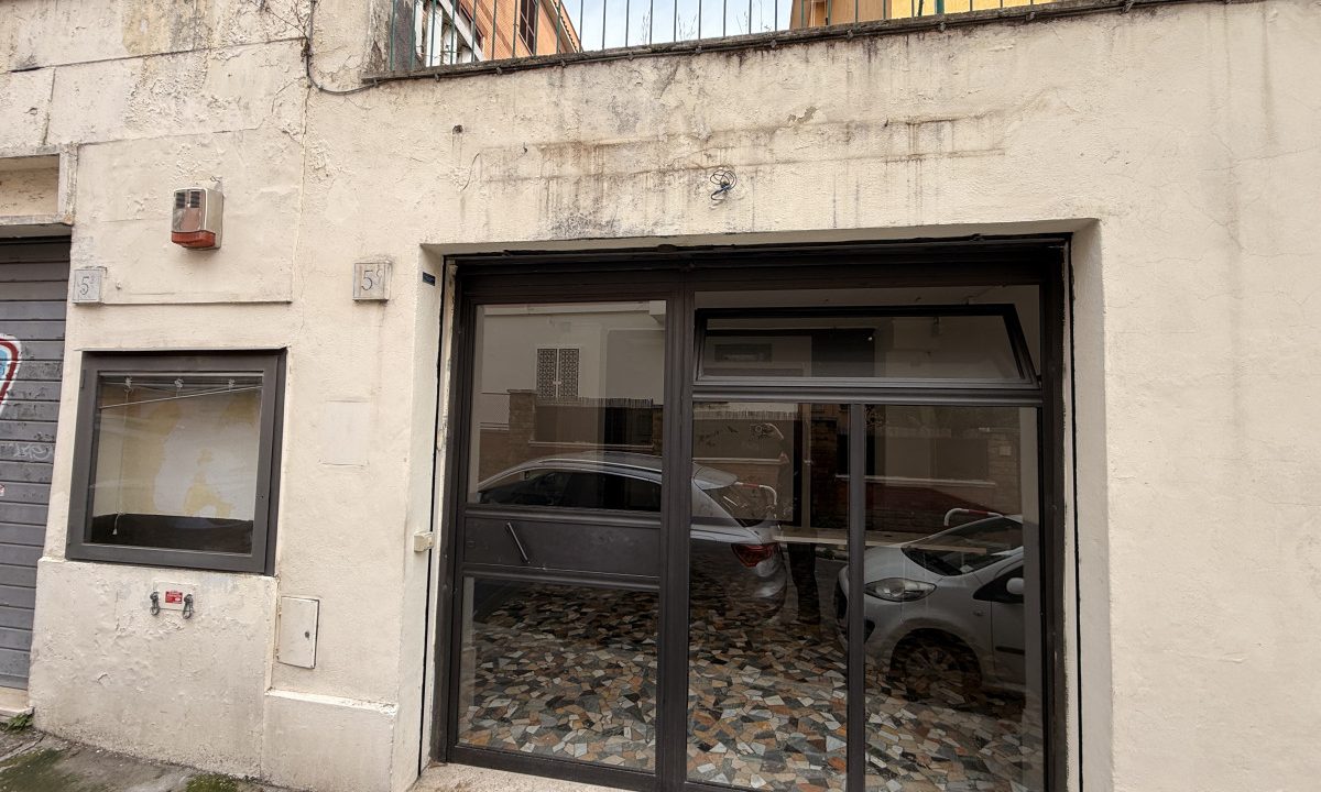 LOCALE COMMERCIALE IN AFFITTO – MONTEVERDE