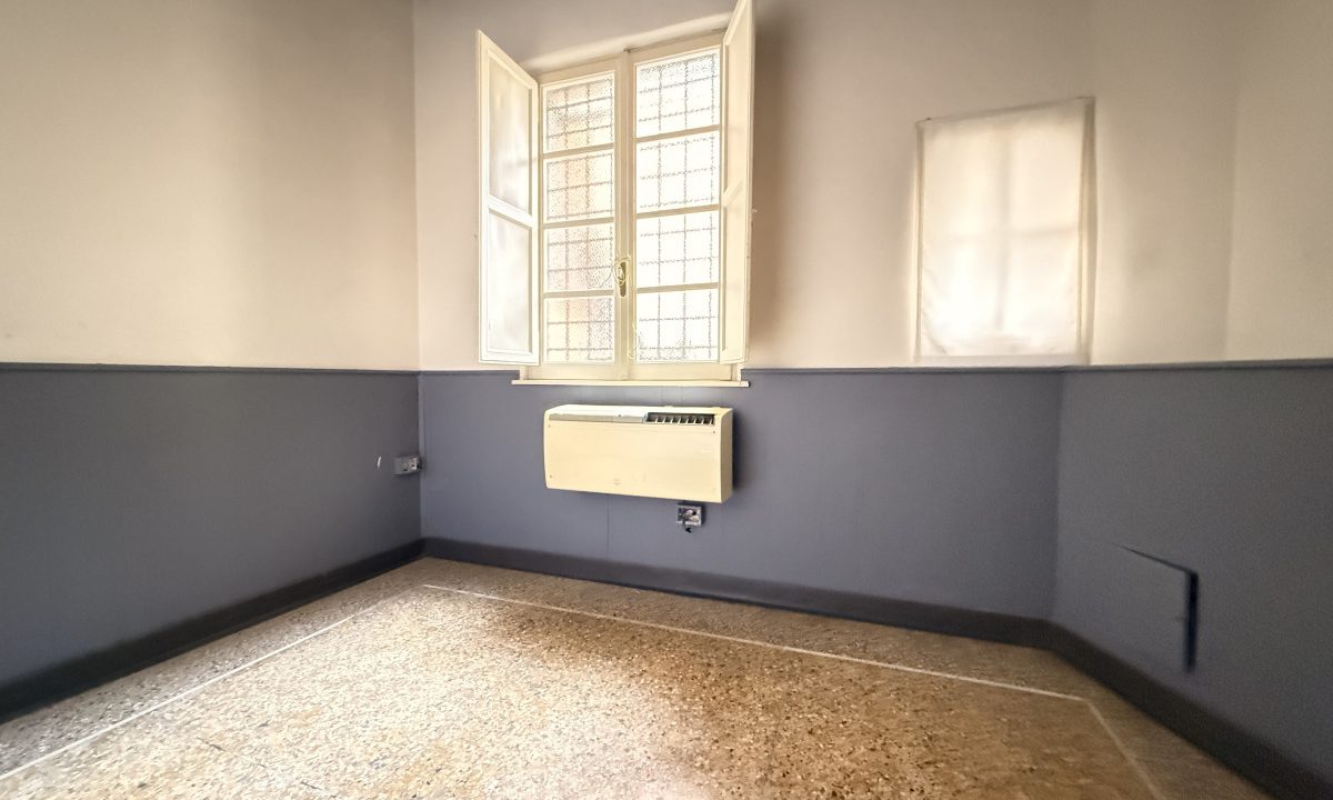 LOCALE COMMERCIALE IN AFFITTO – MONTEVERDE