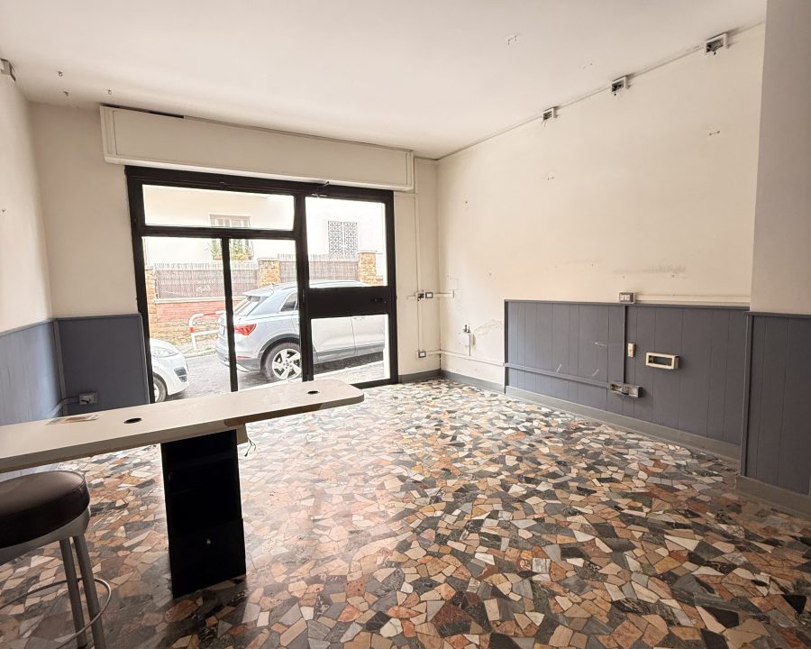 LOCALE COMMERCIALE IN AFFITTO – MONTEVERDE